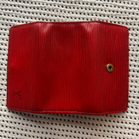 Louis Vuitton 4 Ring Epi Key Holder - Picture 13 of 15